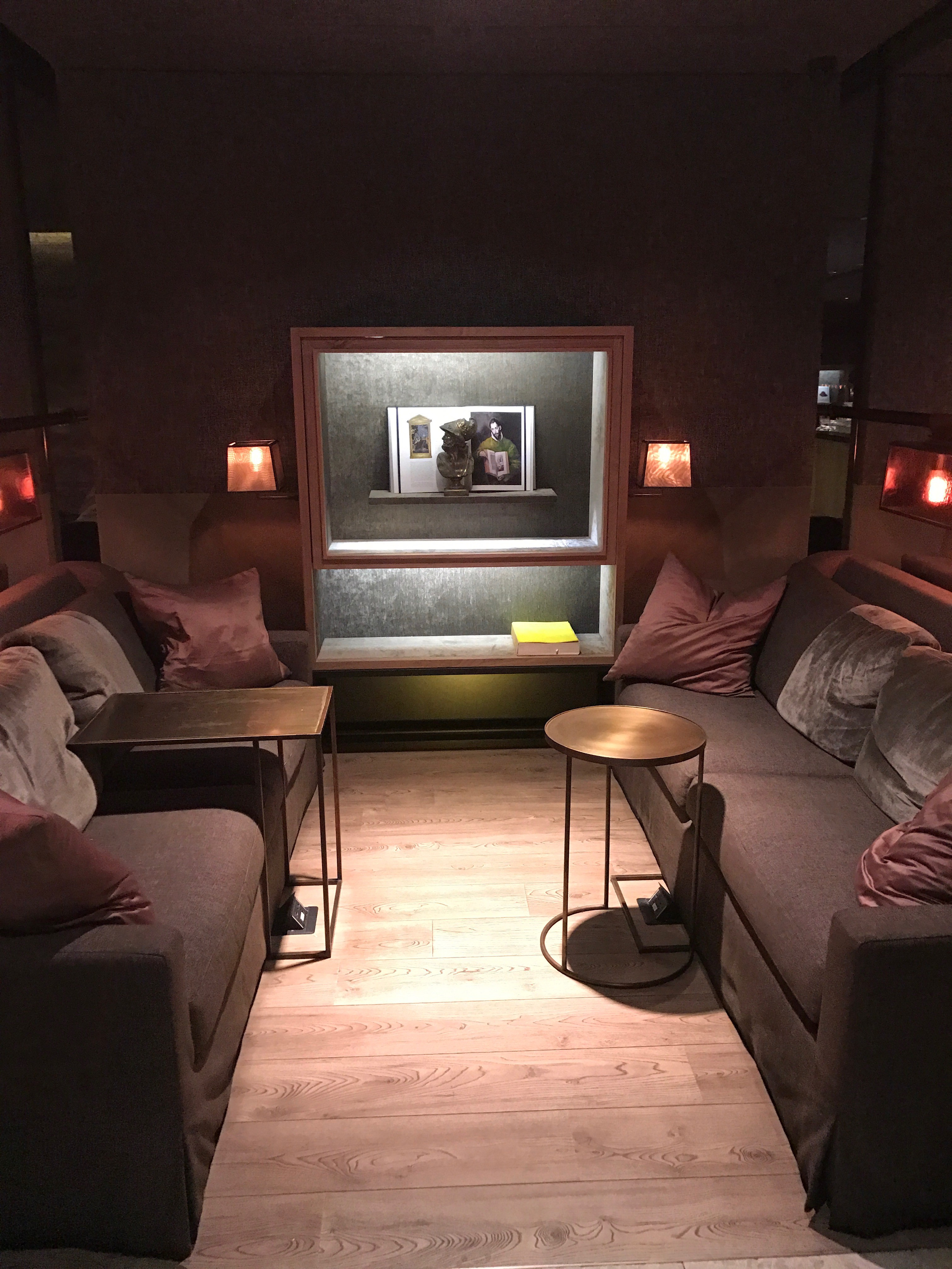 China Airlines lounge first class business class flights travel | Shades of Pinck