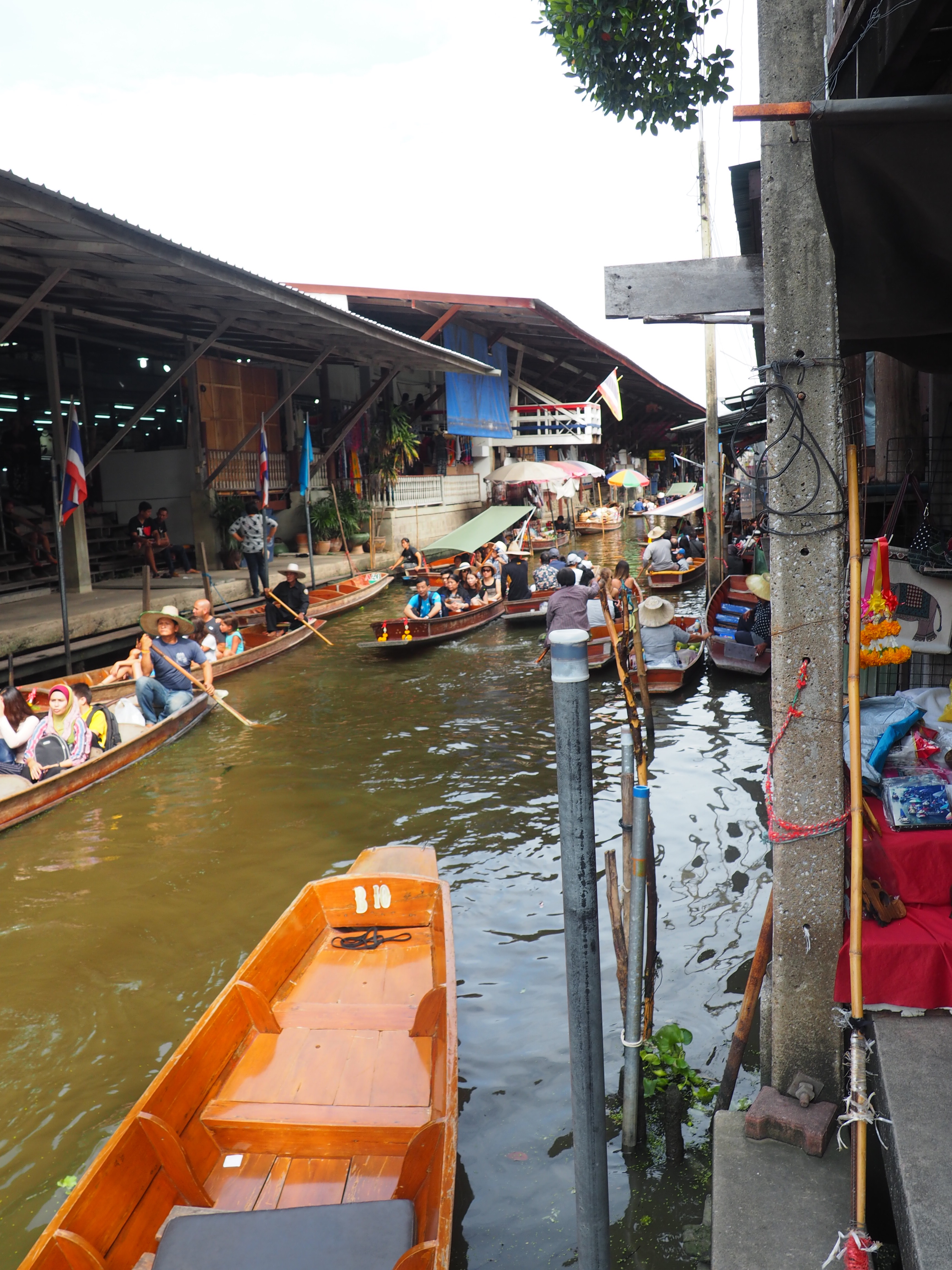 Damnoen Saduak's Floating market Thailand | Shades of Pinck