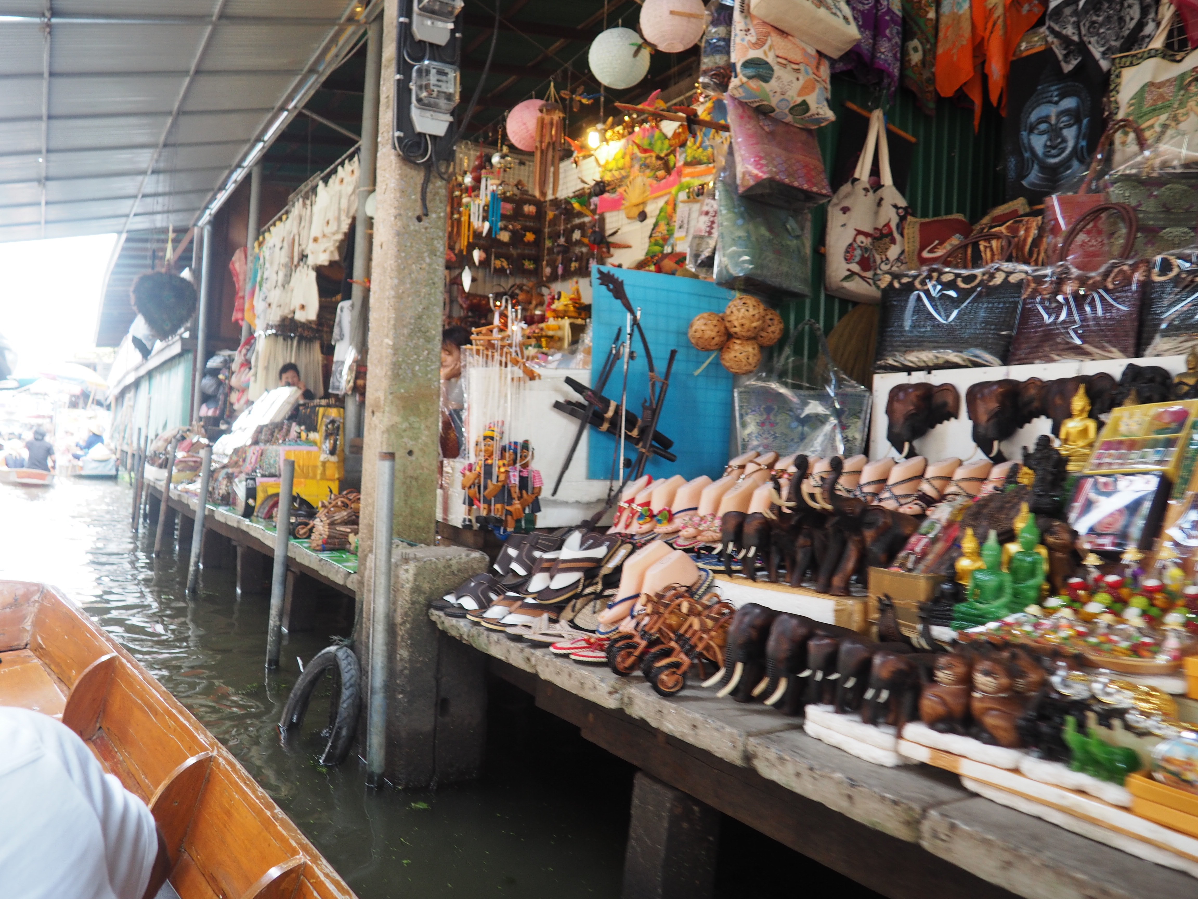 Damnoen Saduak's Floating market Thailand | Shades of Pinck