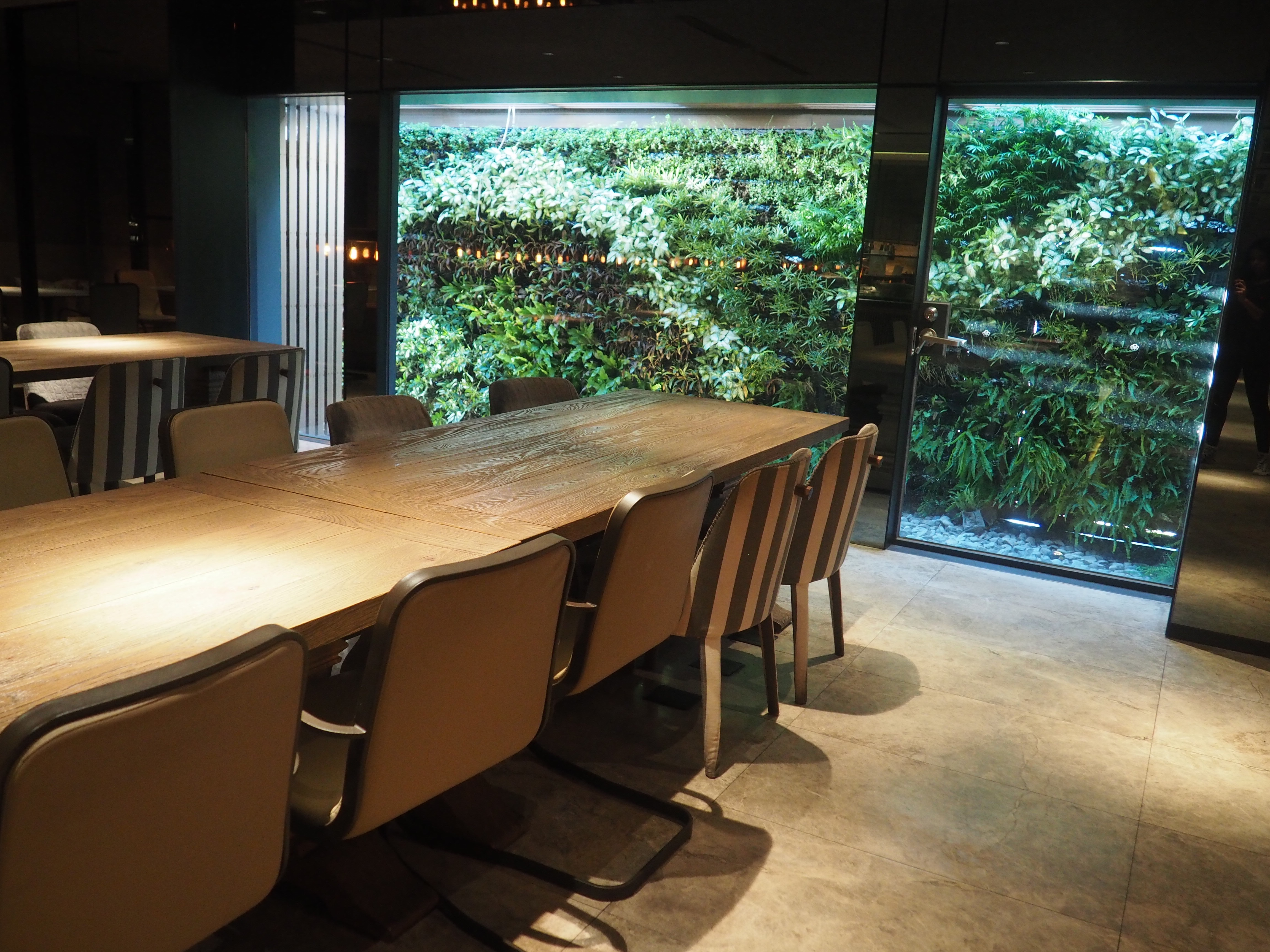 China Airlines lounge first class business class flights travel | Shades of Pinck