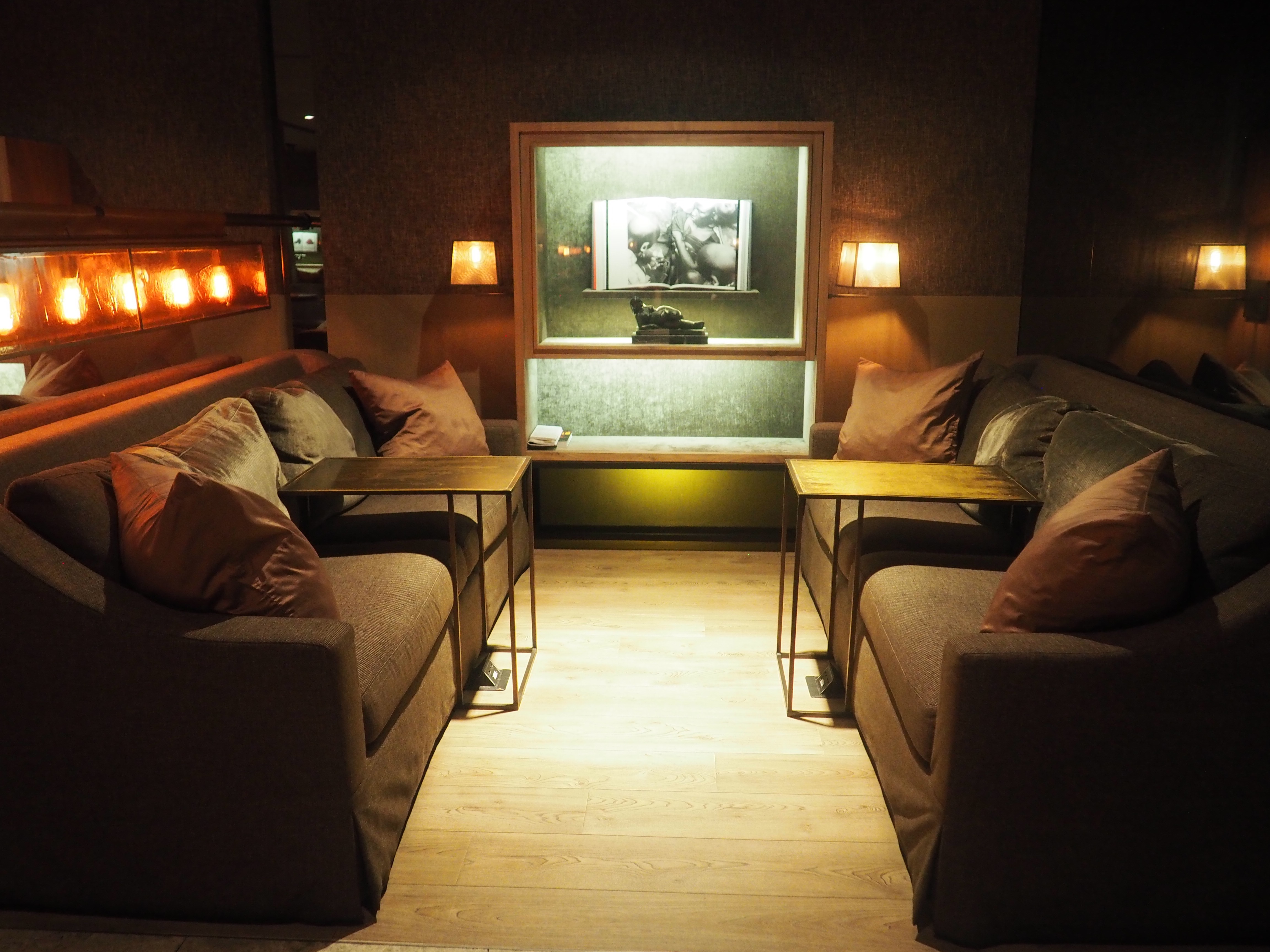 China Airlines lounge first class business class flights travel | Shades of Pinck