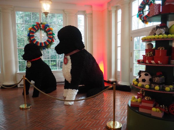 White house Christmas holiday party // Shades of pinck