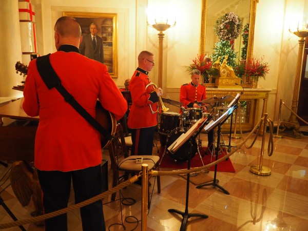 White house Christmas holiday party // Shades of pinck