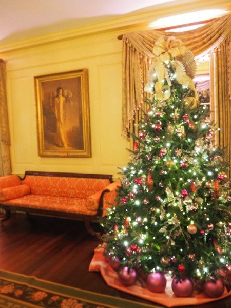 White house Christmas holiday party // Shades of pinck