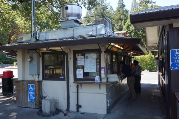 Buster's BBQ Napa // Shades of Pinck