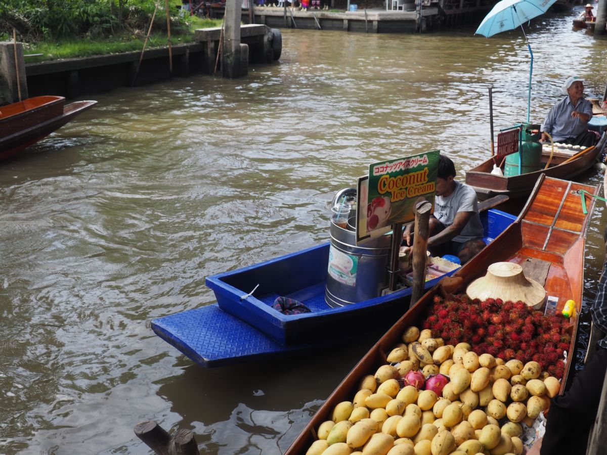 Damnoen Saduak's Floating market Thailand | Shades of Pinck