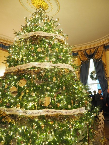 White house Christmas holiday party // Shades of pinck